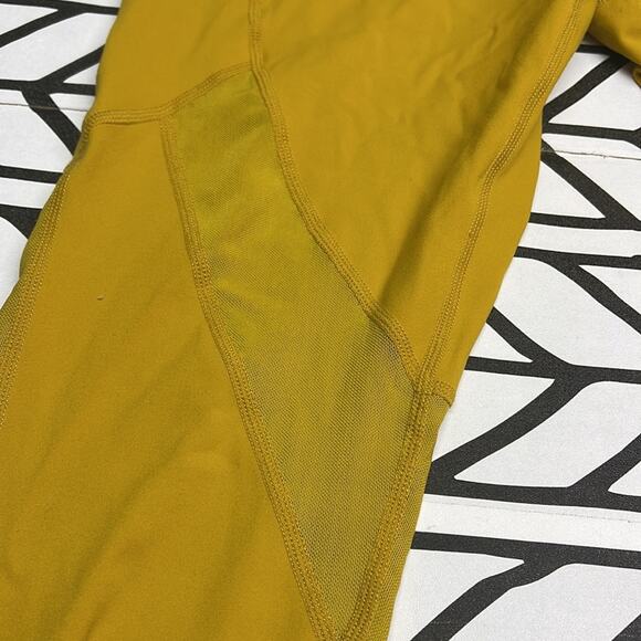 ZYIA mid rise Capri leggings with sheer panels - Picture 5 of 6